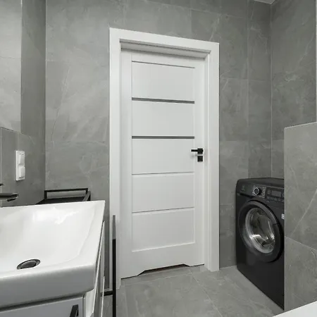 Apartment Eleganckie We Wroclawiu Z Parkingiem I Biurkiem Do Pracy Zdalnej By Renters Breslau